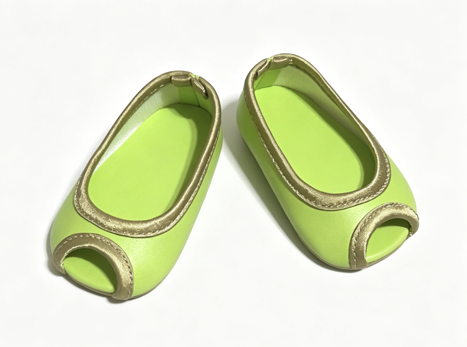 【A pair of green open-toe kitten heels with golden binding for 18‘’ doll shoes】 Main image