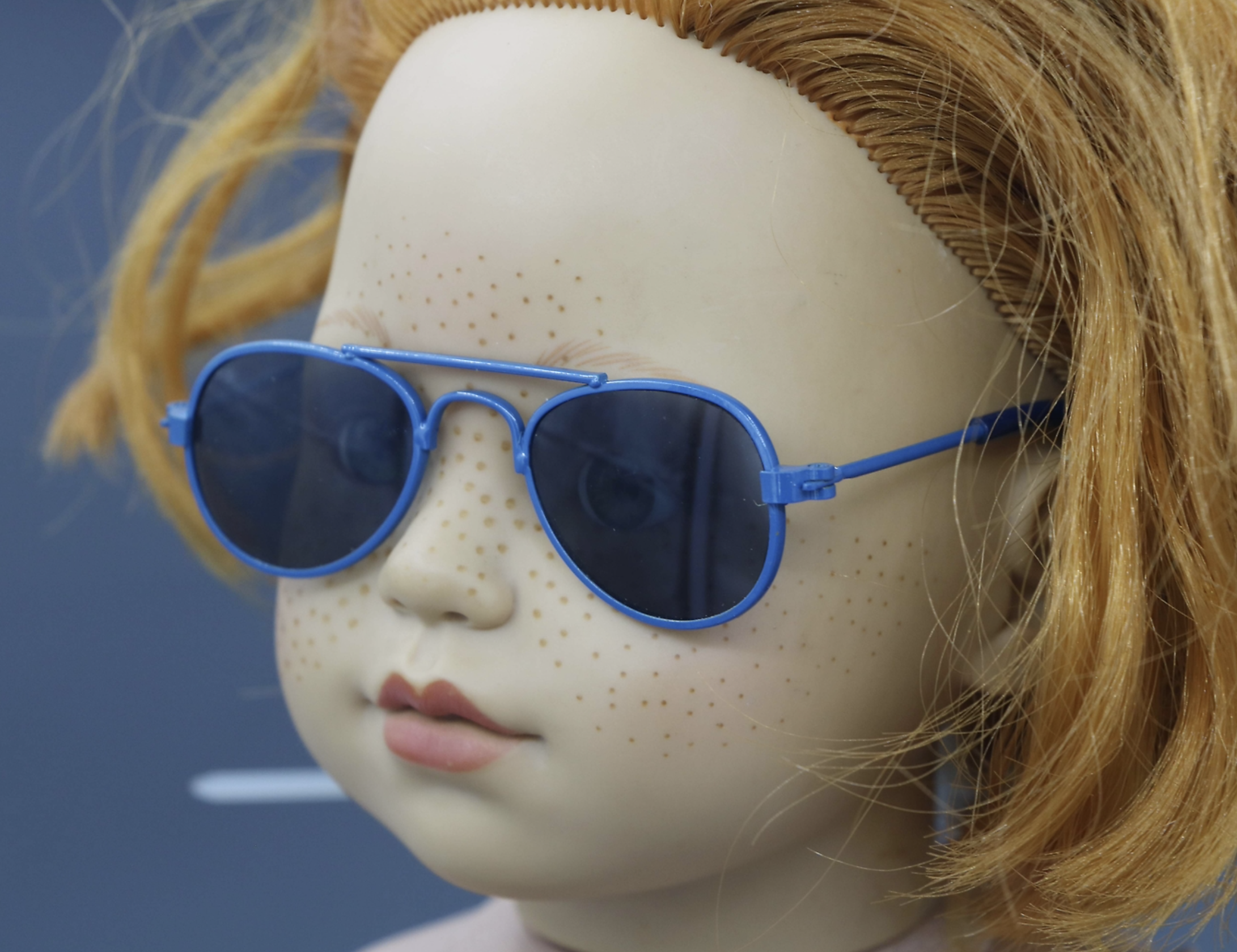 （third-party accessories）【A pair of fathion blue sunglasses fits 18'' doll glasses】 Secondary image