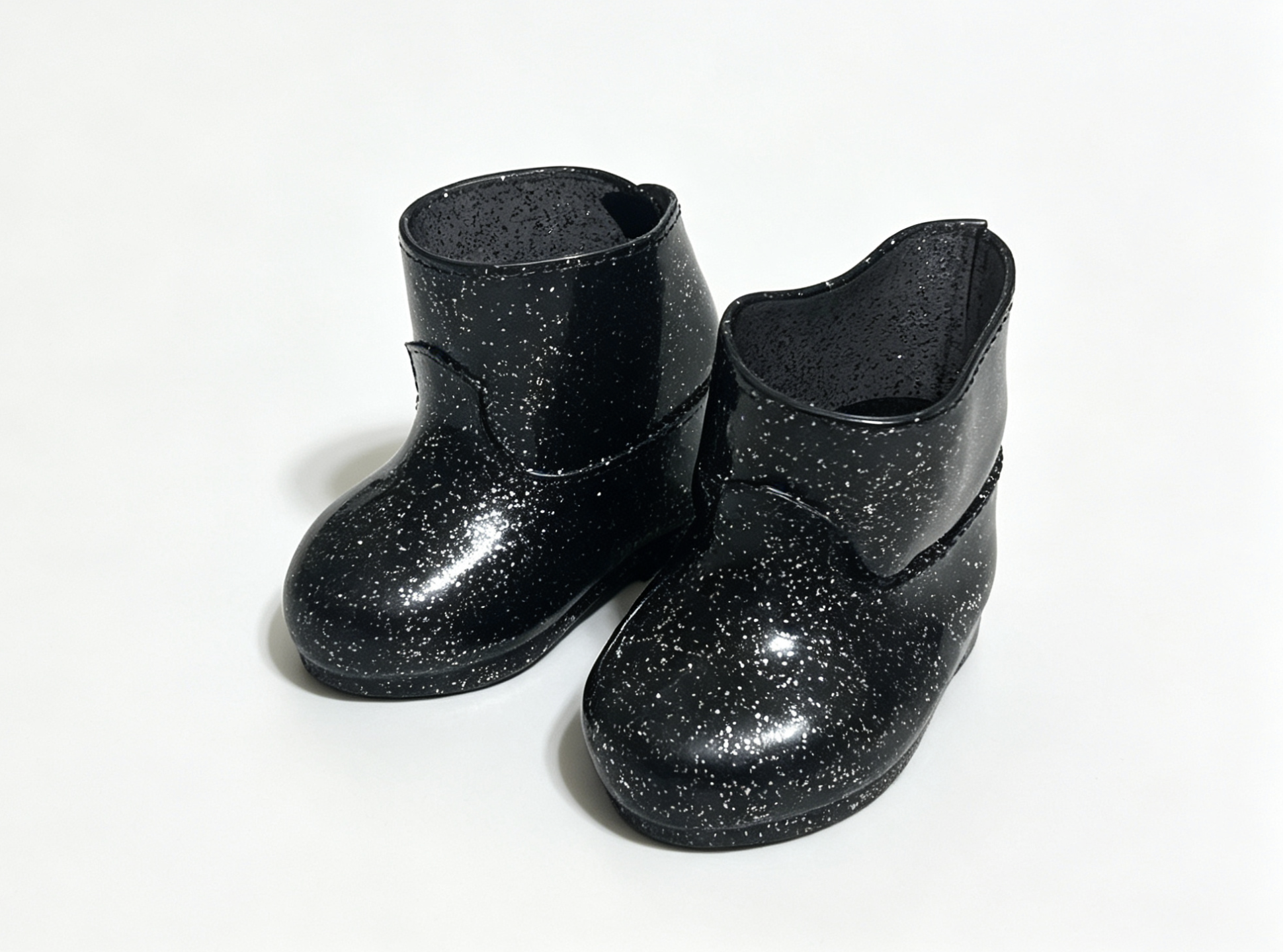 【A pair of glittery black boots for 18'' doll Witchy Webs Costume】