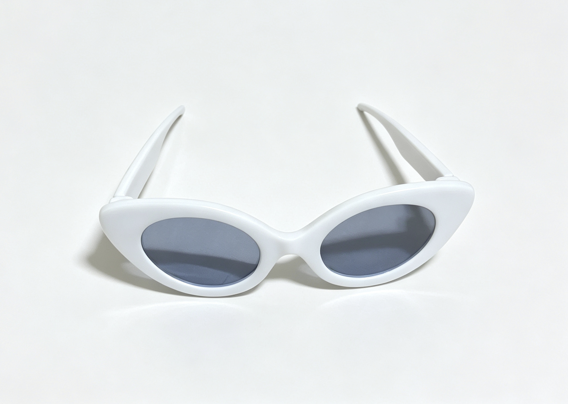 【 White Cat Eye Sunglasses Accessory for 18'' Doll】 Main image
